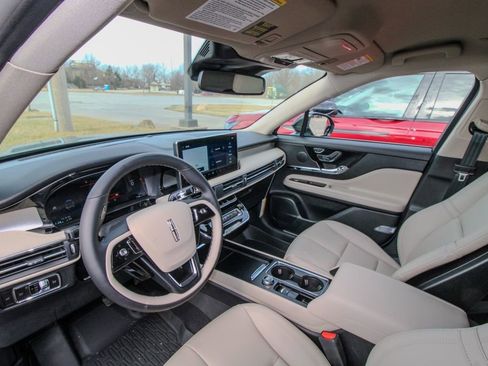 Used 2026 Lincoln Corsair Premiere image 15