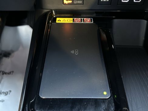 Used 2025 Toyota Camry XLE image 31