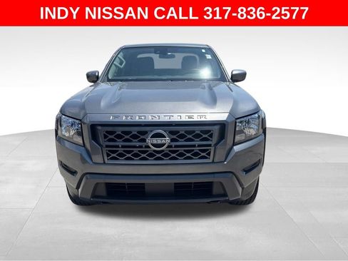 Used 2024 Nissan Frontier SV AWD/4WD image 2