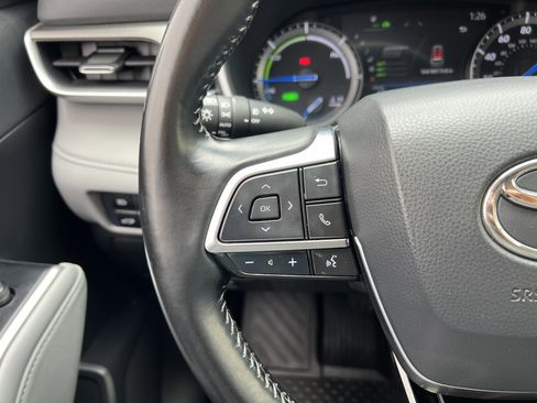 Used 2021 Toyota Highlander XLE image 31