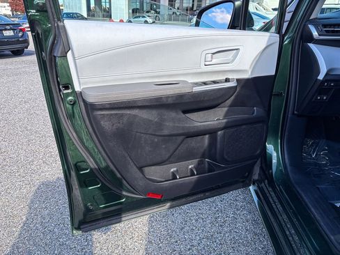 Certified 2025 Toyota Sienna LE image 18