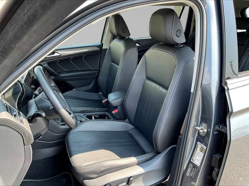 Used 2023 Volkswagen Tiguan SE AWD/4WD image 21