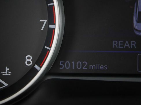 Used 2023 Nissan Maxima SR w/ Sport Mat Group FWD image 16