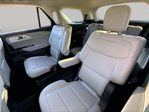 Used 2025 Ford Explorer Active w/ Active Comfort Package RWD image 20