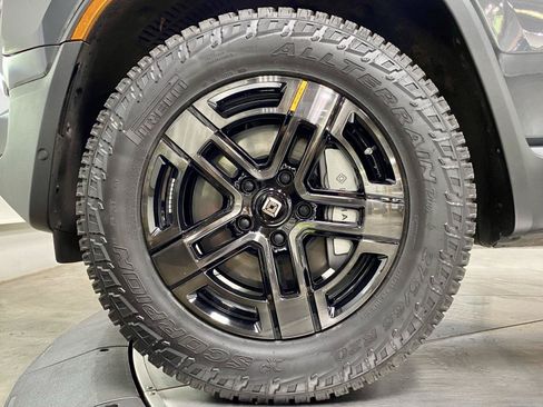 Used 2025 Rivian R1S Adventure AWD/4WD image 10