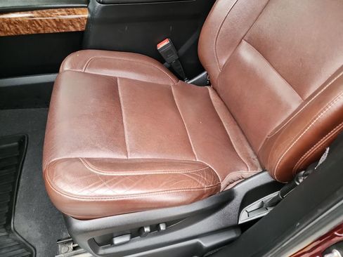 Used 2020 Chevrolet Suburban Premier w/ Premier Plus Edition image 17