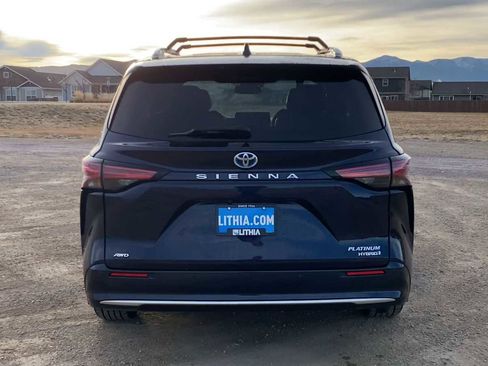 Used 2022 Toyota Sienna Platinum image 7