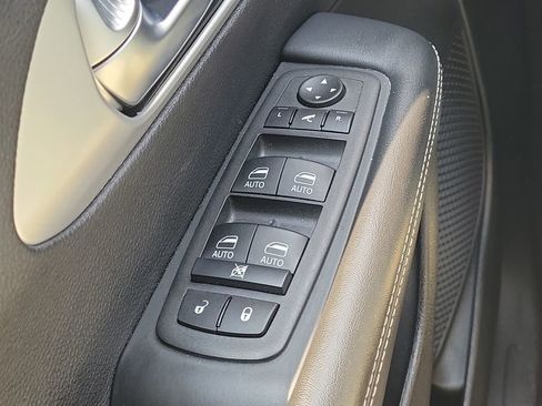 Used 2025 Chrysler Pacifica Limited FWD image 20