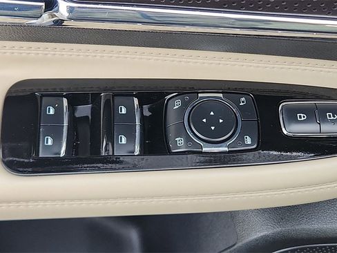 Used 2025 Lincoln Corsair FWD w/ Equipment Group 101A image 17