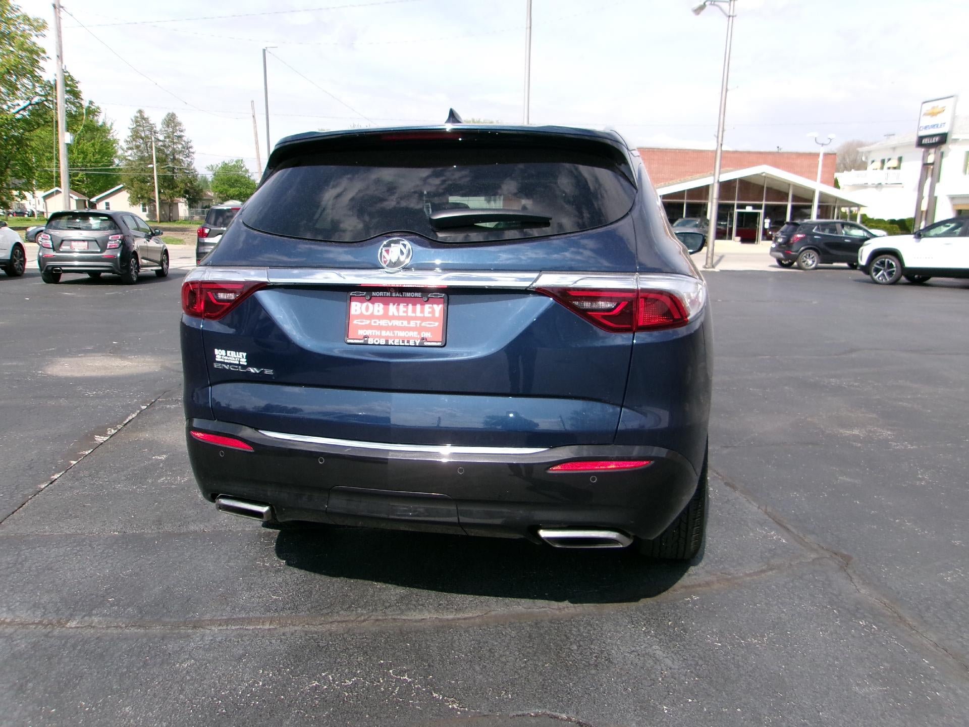 Used 2023 Buick Enclave Essence w/ Experience Buick Package FWD image 6