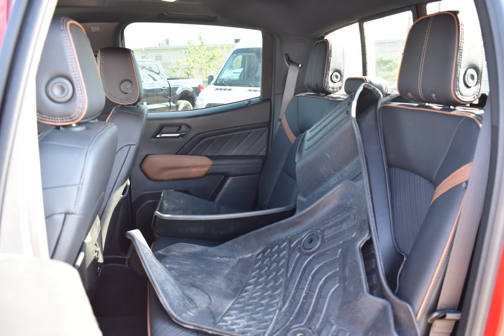 Used 2025 GMC Canyon AT4 w/ Technology Plus Package AWD/4WD image 8