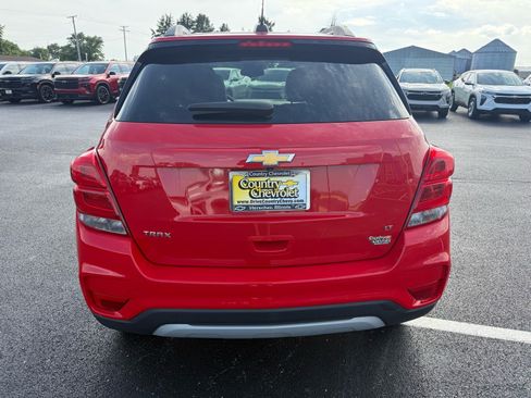 Used 2017 Chevrolet Trax LT w/ LT Convenience Package FWD image 4