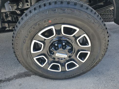 New 2026 Ford F350 Platinum w/ FX4 Off-Road Package image 7