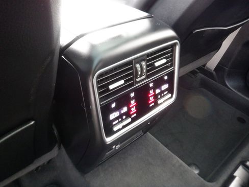 Used 2023 Porsche Cayenne Platinum Edition image 14