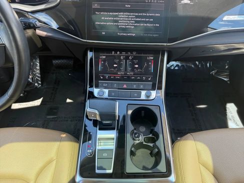Used 2023 Audi Q8 Premium Plus w/ Premium Plus Package AWD/4WD image 17