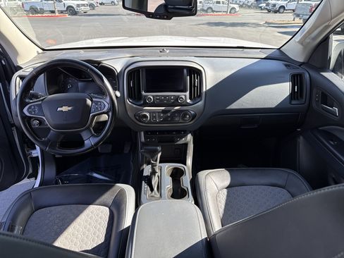 Used 2017 Chevrolet Colorado Z71 AWD/4WD image 17