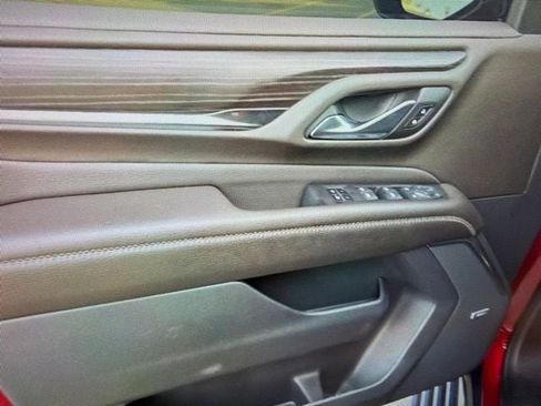 Used 2022 GMC Yukon XL Denali w/ Denali Premium Package AWD/4WD image 11
