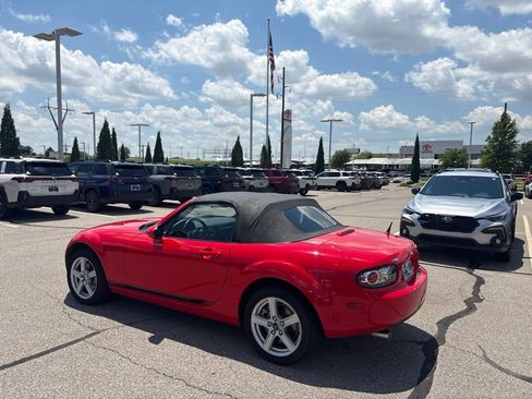 Used 2007 MAZDA MX-5 Miata Sport RWD image 6