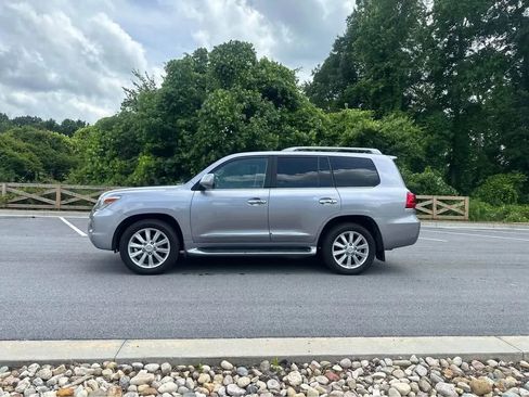 Used 2009 Lexus LX 570 4WD image 2
