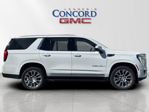 Used 2025 GMC Yukon Denali AWD/4WD image 3