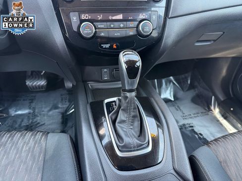 Used 2017 Nissan Rogue SV AWD/4WD image 14