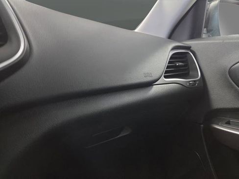 Used 2019 Jeep Cherokee Latitude w/ Cold Weather Group image 25