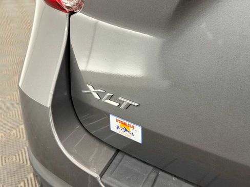 Used 2022 Ford Explorer XLT image 11