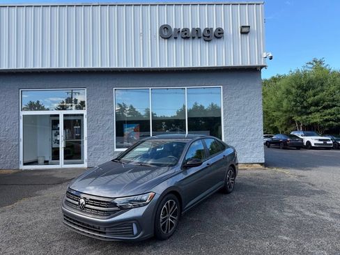 Used 2023 Volkswagen Jetta Sport FWD image 2