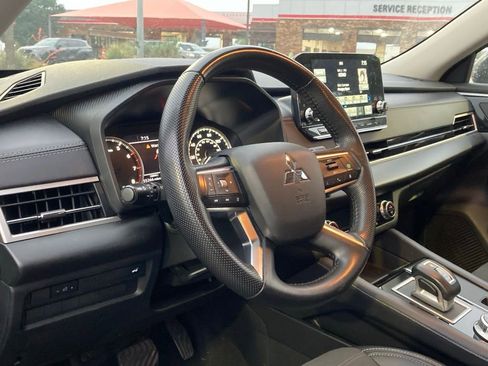 Used 2024 Mitsubishi Outlander SE FWD image 8
