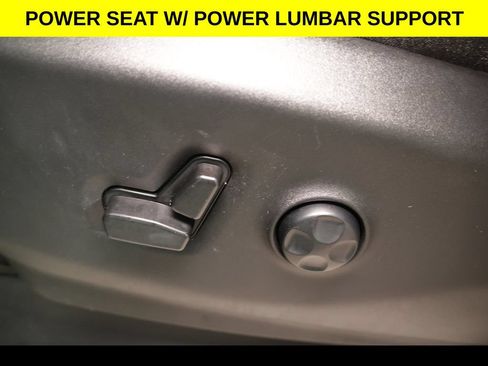 Used 2023 Chrysler Pacifica Touring-L FWD image 5