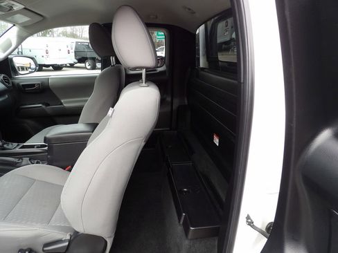 Used 2022 Toyota Tacoma SR image 28