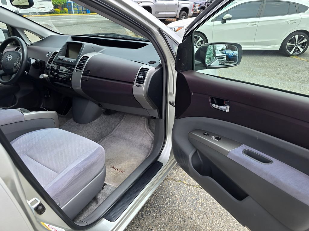 Used 2005 Toyota Prius w/ Pkg 6 FWD image 10