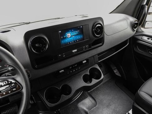 Used 2023 Mercedes-Benz Sprinter 2500 image 19