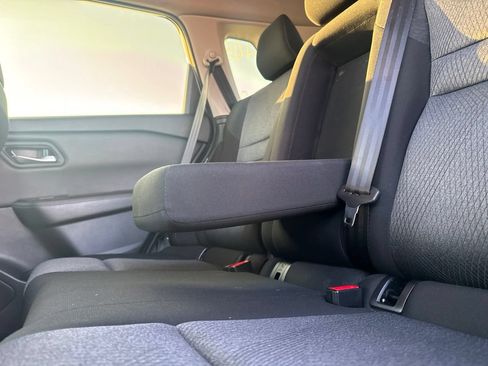 Certified 2025 Nissan Rogue SV FWD image 34