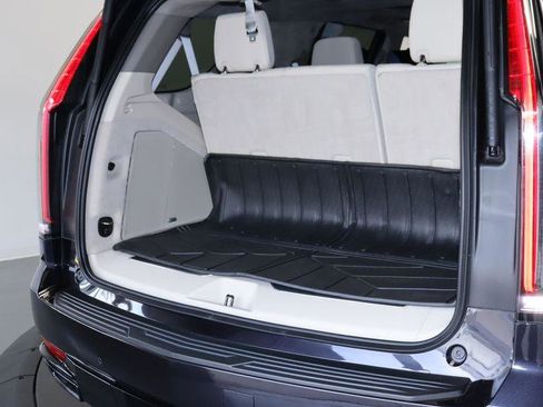 Used 2024 Cadillac Escalade Sport Platinum w/ Heavy-Duty Trailer Package AWD/4WD image 27