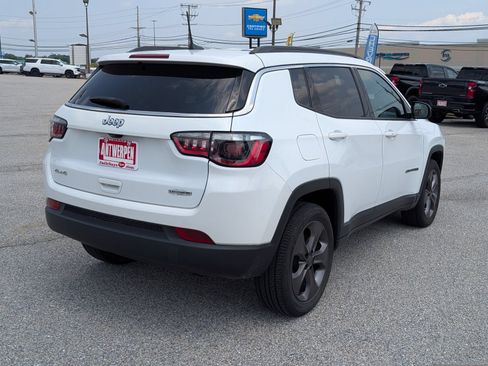 Used 2022 Jeep Compass Latitude AWD/4WD image 3
