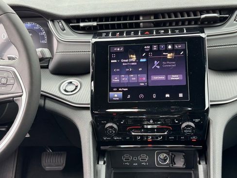 New 2025 Jeep Grand Cherokee L Altitude image 17