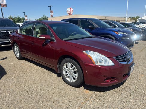 Used 2011 Nissan Altima 2.5 SL w/ 2.5SL Pkg FWD image 3