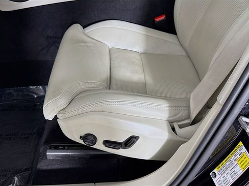 Used 2023 Volvo XC60 B5 Ultimate w/ Climate Package image 20