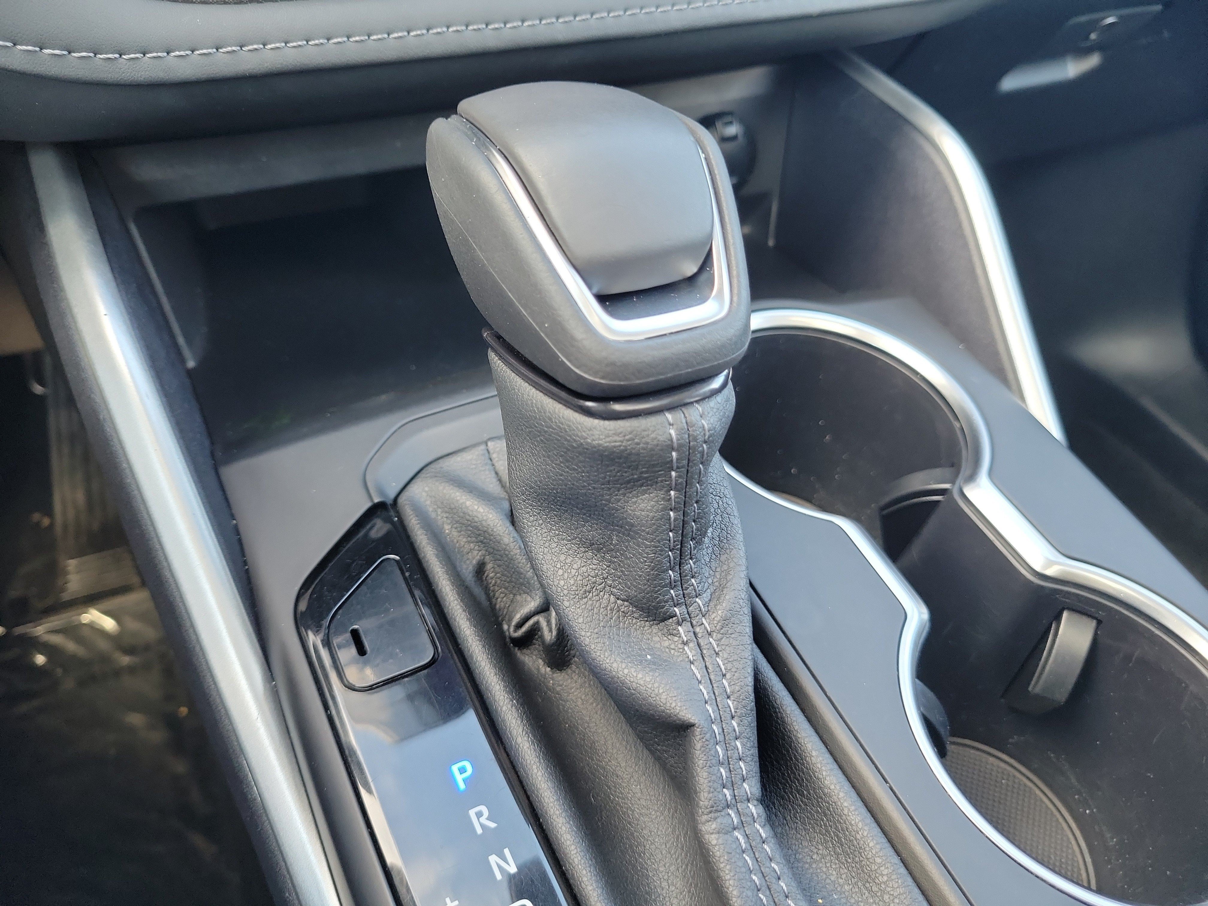Used 2024 Toyota Highlander XLE FWD image 32