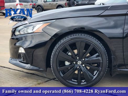 Used 2022 Nissan Altima 2.5 SR w/ Midnight Edition Package FWD image 5
