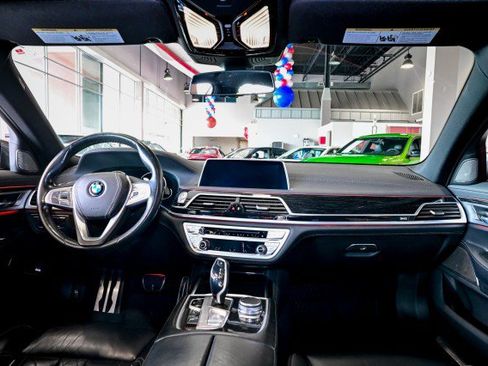 Used 2019 BMW 750i xDrive w/ M Sport Package AWD/4WD image 25