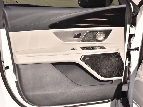 New 2026 Lincoln Nautilus Reserve image 36