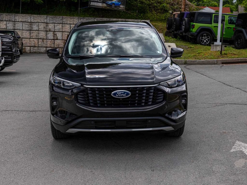 Used 2024 Ford Escape Platinum AWD/4WD image 2