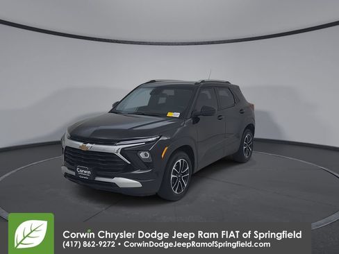 Used 2025 Chevrolet TrailBlazer LT w/ Convenience Package FWD image 6
