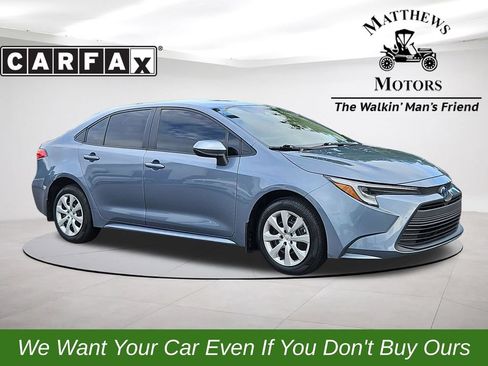 Used 2025 Toyota Corolla LE w/ Convenience Package FWD image 1
