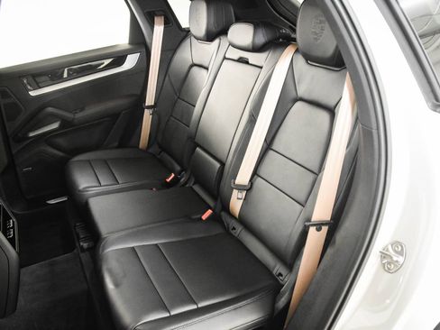 Certified 2025 Porsche Cayenne AWD/4WD image 22