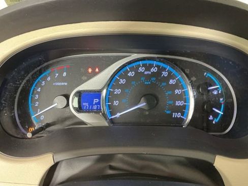 Used 2011 Toyota Sienna Limited w/ Premium Pkg image 17