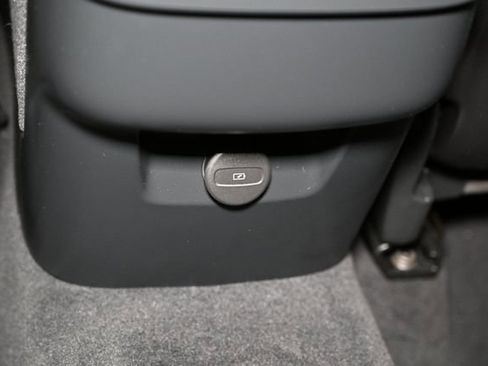 Used 2024 Volvo XC60 B5 Core AWD/4WD image 53