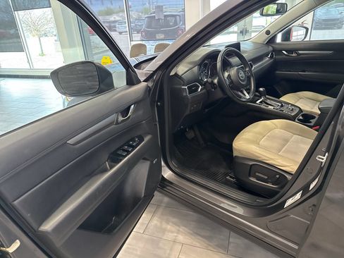 Used 2017 MAZDA CX-5 Touring w/ Preferred Equipment Package image 13